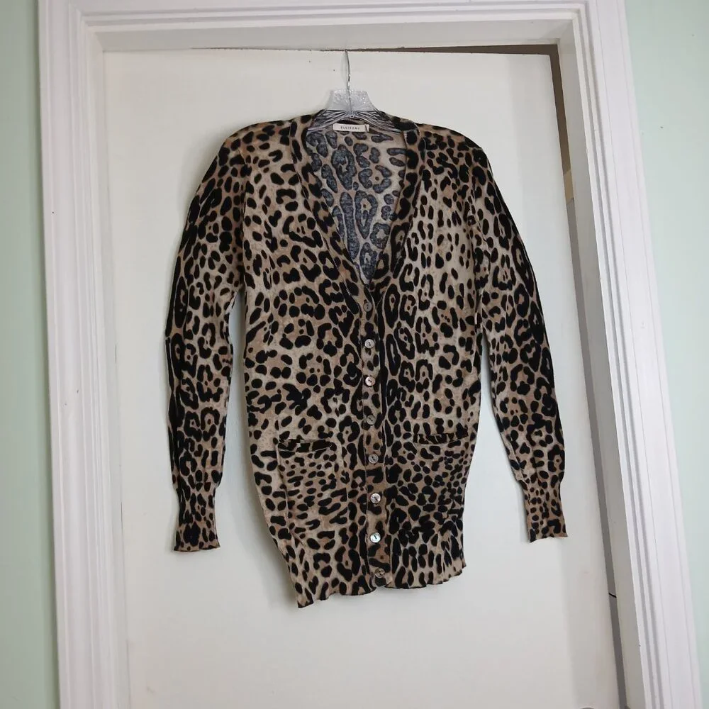 Leopard Print 100% Cotton V-Neck Abalone Button-Up Cardigan With Pockets Sz L - Picture 7 of 15